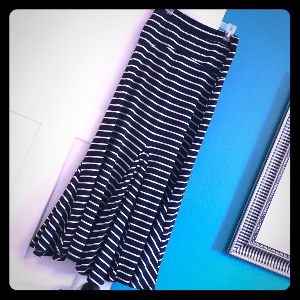 Navy and white striped maxi skirt Med